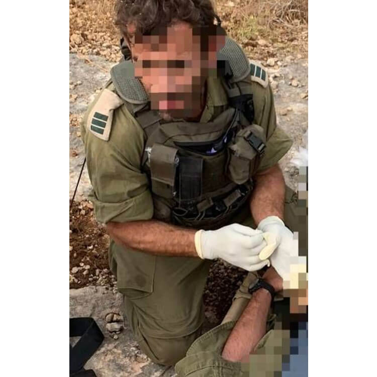 קצין צבא עם אפוד איתן של ליאור (1)