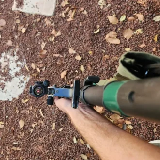 כוונת מותקנת על רובה עם מסילת קאמל כוונת מותקנת על רובה עם מסילת קאמל