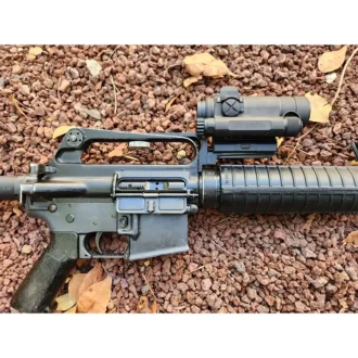 מסילה להתקנת כוונת השלכה על רובה M16 עם גשר מסילה להתקנת כוונת השלכה על רובה M16 עם גשר