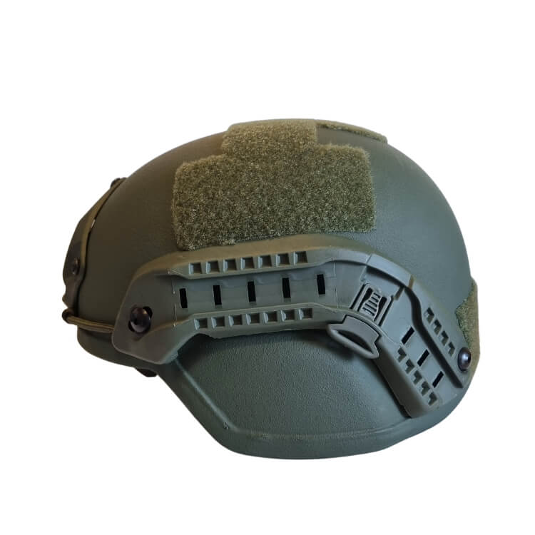 קסדה טקטית עם מסילות