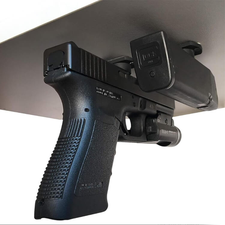 מגנט לאקדחים להסלקה מתחת לשולחן