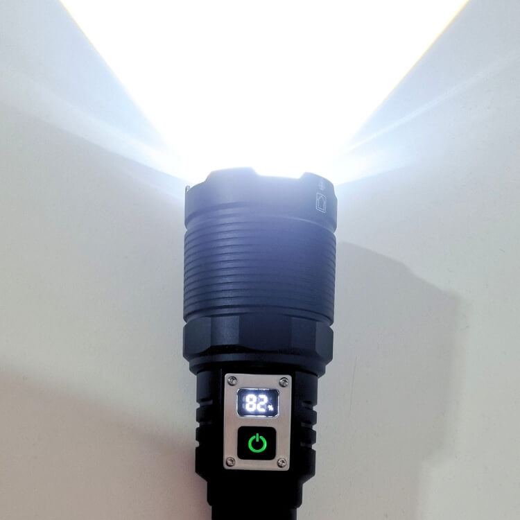 פנס טקטי עצמתי במיוחד