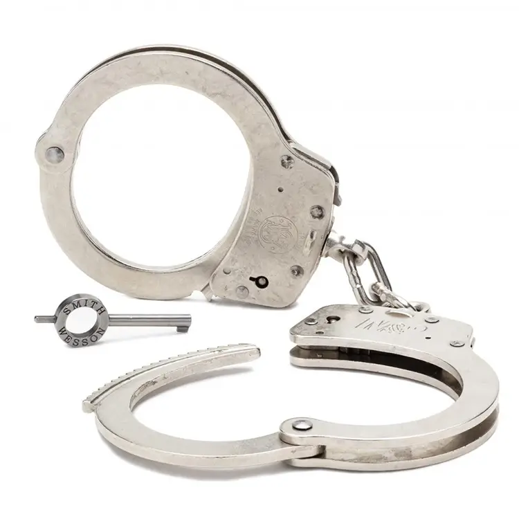 אזיקים משטרתיים מנעול