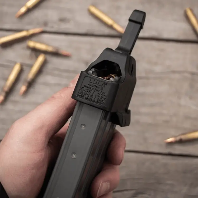 טוען ופורק מחסניות חזית מחובר למחסנית