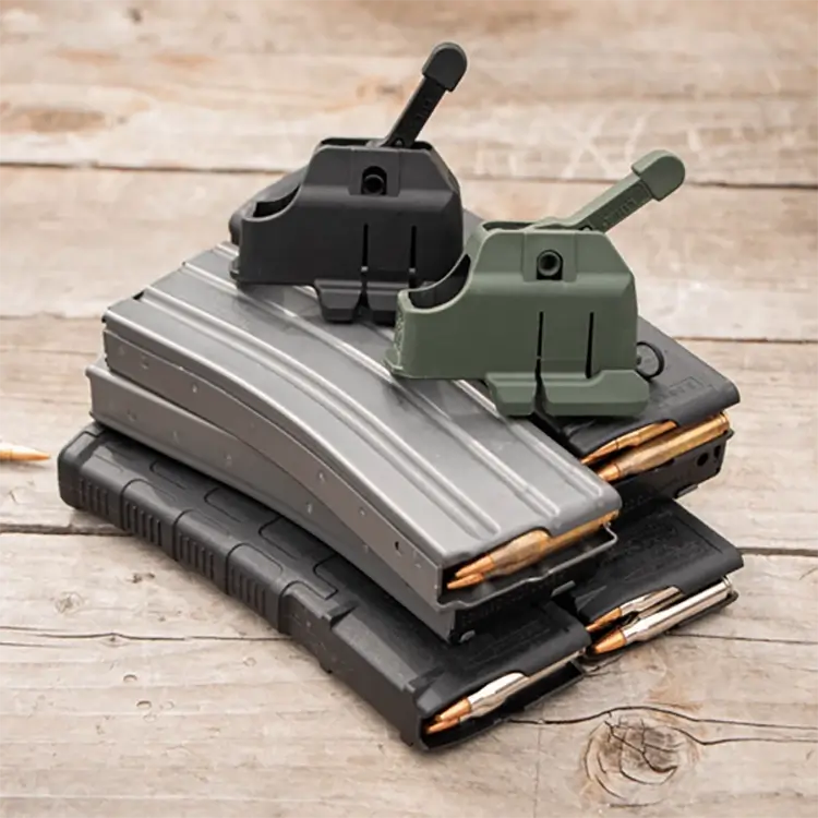 טוען ופורק מחסניות על מחסניות