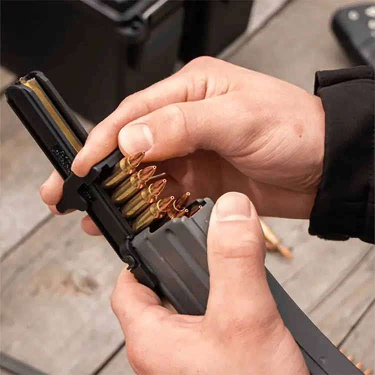 טוען – פורק מחסניות מגלולה ביד