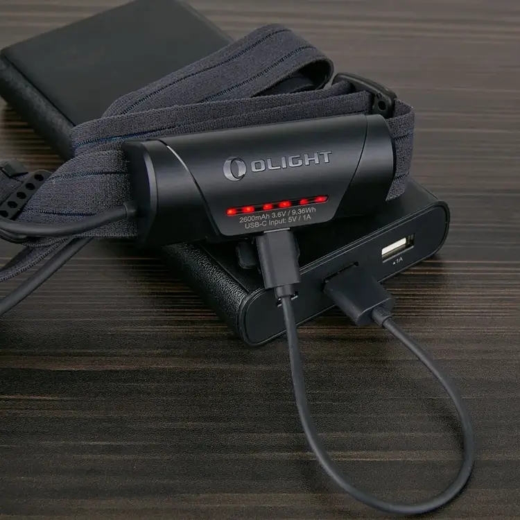 פנס ראש טקטי בטעינה