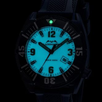 שעון לבריכת שחיה זוהר שעון לבריכת שחיה זוהר