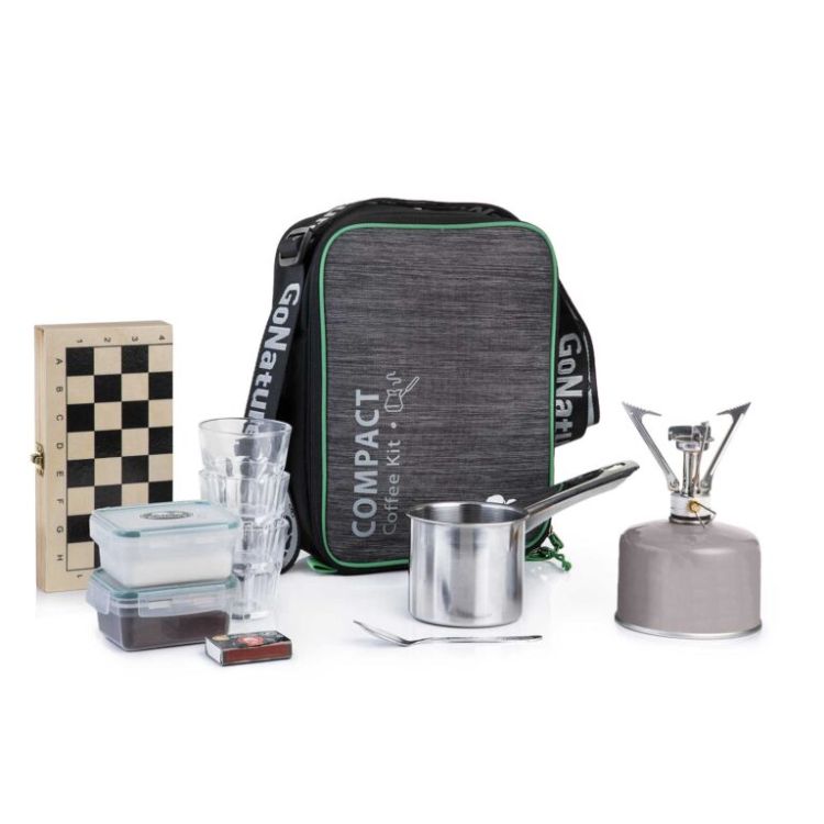 ערכת קפה קומפקטית לטיולים עם לוח שש-בש או דמקה