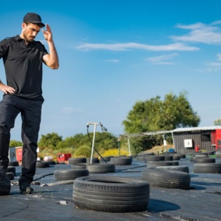 חולצת פולו טקטית שחורה עם כותפות – COMBATEX (1)